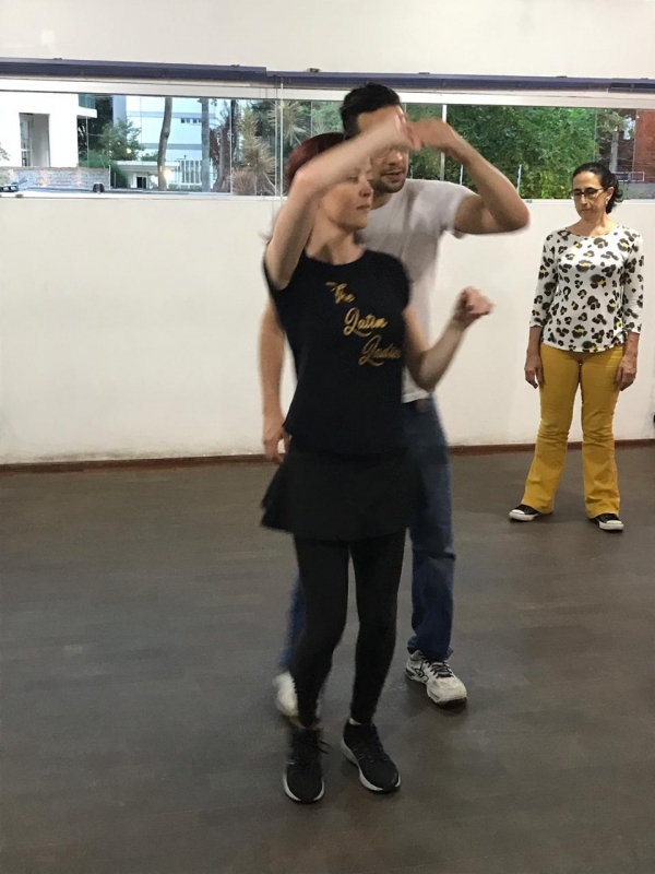 Aula de Dança de Salão para Iniciantes Bolero Preço Ibirapuera - Aula de Dança de Salão Forró