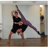 aula de yoga em dupla Santa Efigênia